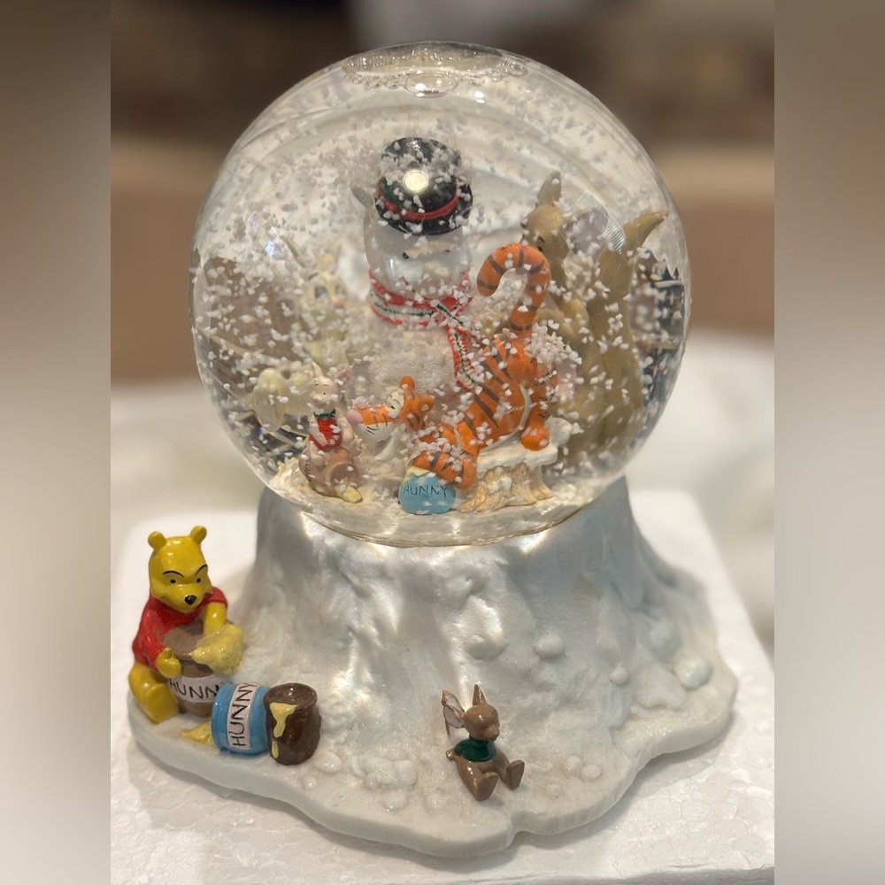 Vintage Disney Winnie The Pooh Musival Water Globe With Box